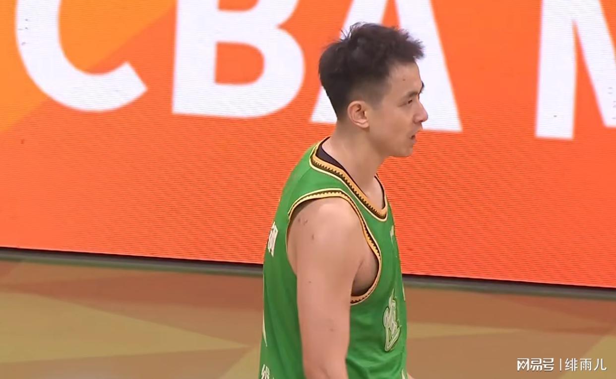 开云体育-逼走赵继伟？辽宁队“8打5”狂输山东男篮，杨鸣恐无缘季后赛！